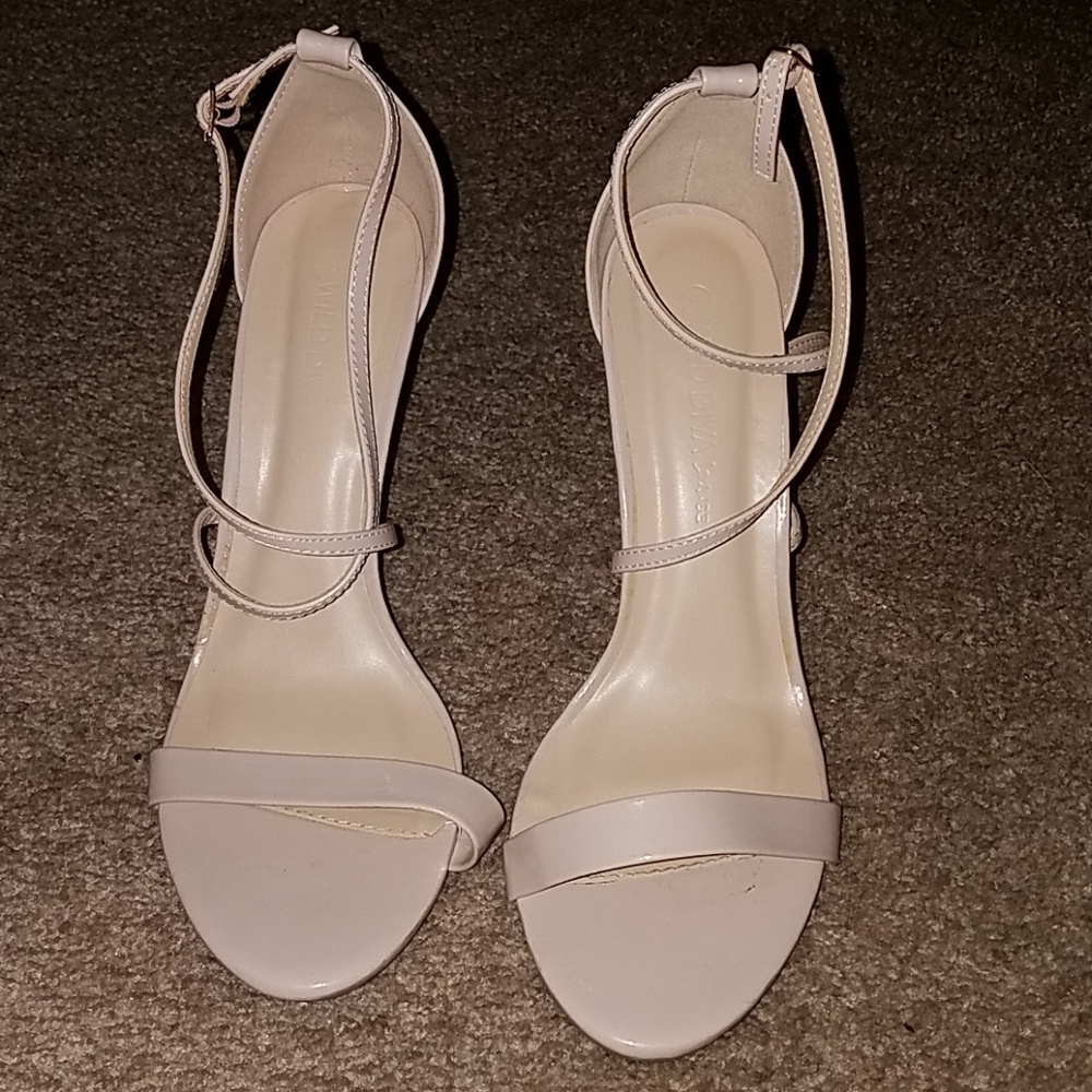 High heel shoes size 8